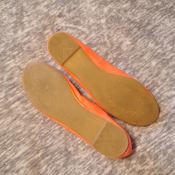 Bright orange/coral Sam Edelman perforated "snakeskin" flats 8.5 - Picture 3 of 4